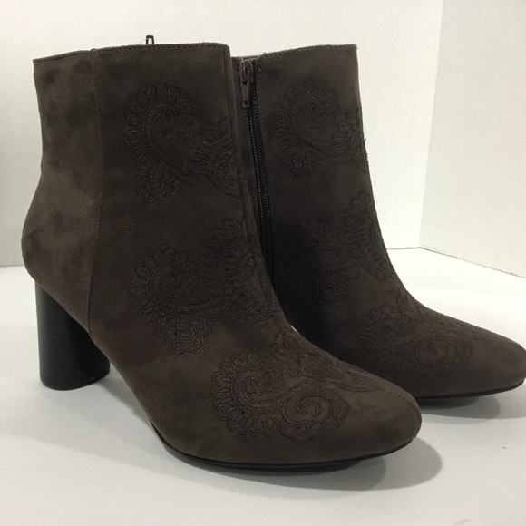 Andrew Geller Brown Paisley Ankle Boots Size 9 - Picture 2 of 8